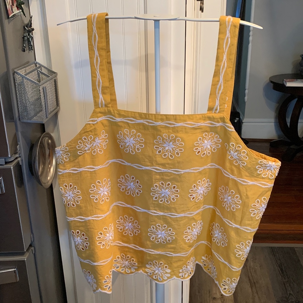 Loft scalloped bottom floral eyelet‎ tank. NWOT.